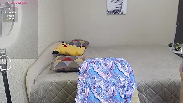 beautiful moon3 online show from 04/14/26, 02:45