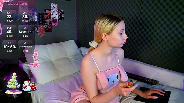 Fluffy Cloude online show from 01/14/26, 02:28