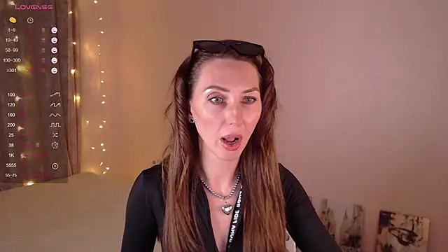 Lilith Sora online show from 11/30/25, 02:48