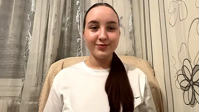 Snapshot of DaisyMolly chatting on 10/14/25, 09:04 DaisyMolly online show from 10/14/25, 09:04
