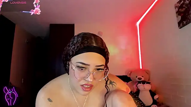 Snapshot of Lizz_martins chatting on 10/29/25, 02:14 Lizz martins online show from 10/29/25, 02:14