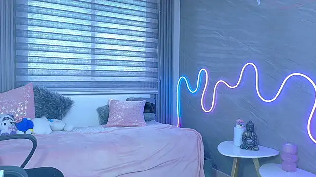 Naaomi cute online show from 10/28/25, 08:55