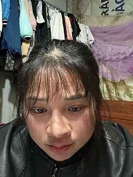 Linh-xxx online show from 01/14/26, 01:06