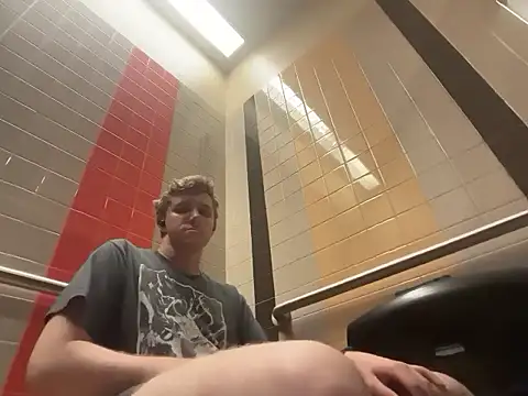 Snapshot of eddieeeeee1232 chatting on 10/27/25, 03:16 eddieeeeee1232 online show from 10/27/25, 03:16