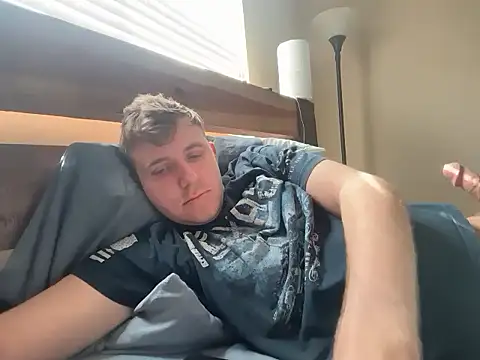 Snapshot of eddieeeeee1232 chatting on 12/15/25, 06:01 eddieeeeee1232 online show from 12/15/25, 06:01