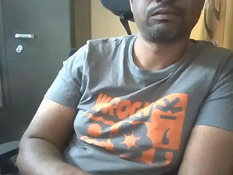 Snapshot of mpl_sub4 chatting on 11/27/25, 12:40 mpl sub4 online show from 11/27/25, 12:40