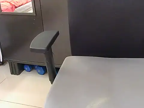 Snapshot of mpl_sub4 chatting on 11/28/25, 06:16 mpl sub4 online show from 11/28/25, 06:16