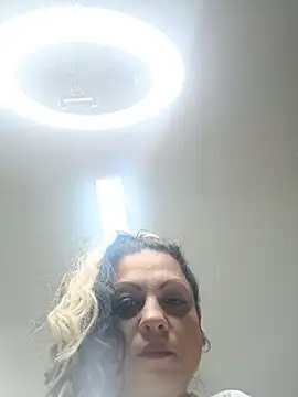 Snapshot of SophiaSkyee chatting on 10/23/25, 06:45 SophiaSkyee online show from 10/23/25, 06:45