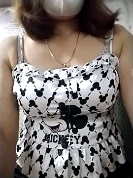 YiyinLy online show from 10/14/25, 02:29