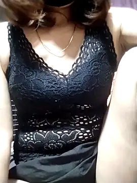 YiyinLy online show from 10/15/25, 06:13