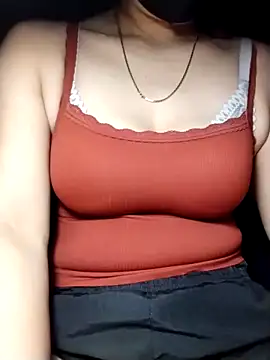 YiyinLy online show from 10/20/25, 08:20