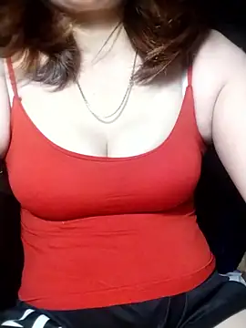 YiyinLy online show from 11/14/25, 07:07