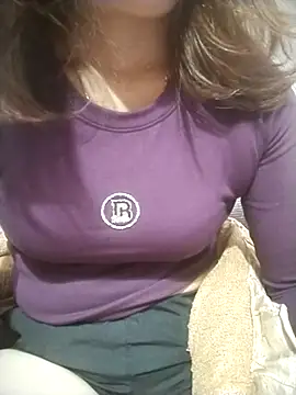 YiyinLy online show from 11/27/25, 07:54