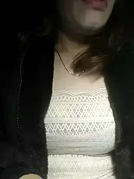 YiyinLy online show from 12/13/25, 09:31