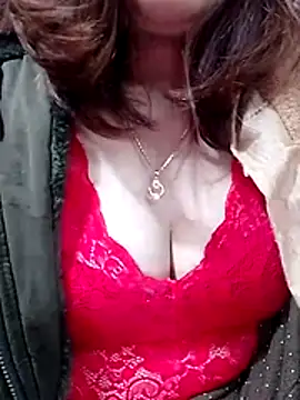 YiyinLy online show from 01/10/26, 12:34