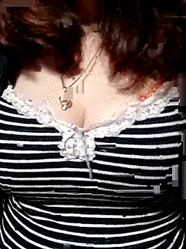 YiyinLy online show from 02/11/26, 02:49