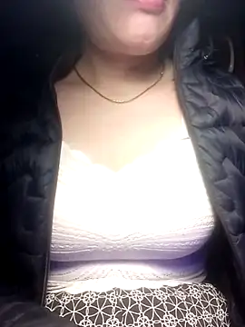 YiyinLy online show from 03/15/26, 08:59