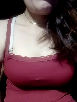 YiyinLy online show from 03/25/26, 09:10