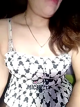 YiyinLy online show from 04/17/26, 09:18