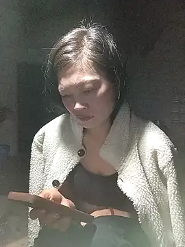 siusiu-00 online show from 10/28/25, 08:55