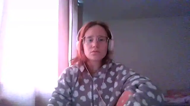 Snapshot of LuckySLove chatting on 06/08/26, 05:35 LuckySLove online show from 06/08/26, 05:35