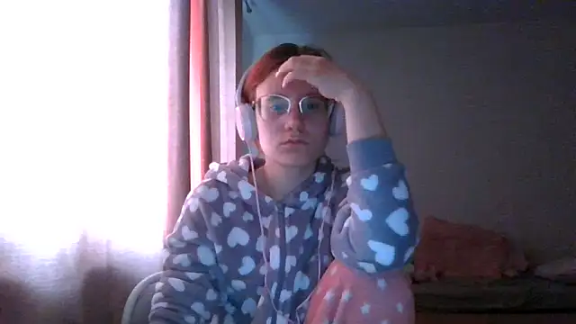 Snapshot of LuckySLove chatting on 06/17/26, 05:25 LuckySLove online show from 06/17/26, 05:25