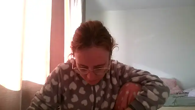 Snapshot of LuckySLove chatting on 06/18/26, 04:33 LuckySLove online show from 06/18/26, 04:33