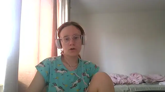 Snapshot of LuckySLove chatting on 06/23/26, 02:04 LuckySLove online show from 06/23/26, 02:04