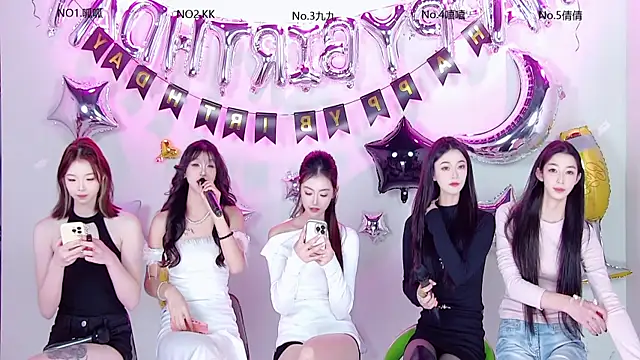 Snapshot of DX-002 chatting on 12/05/25, 08:01 DX-002 online show from 12/05/25, 08:01