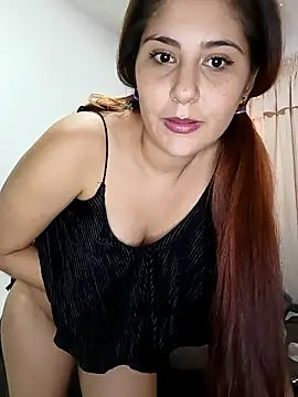 Snapshot of Rosiht_00 chatting on 10/15/25, 02:28 Rosiht 00 online show from 10/15/25, 02:28