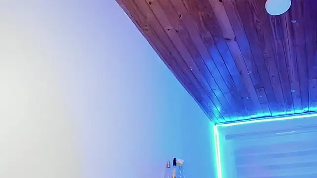 Emily Lindey online show from 11/04/25, 03:16