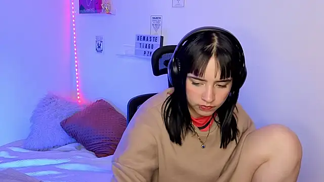 Emily Lindey online show from 03/27/26, 08:26