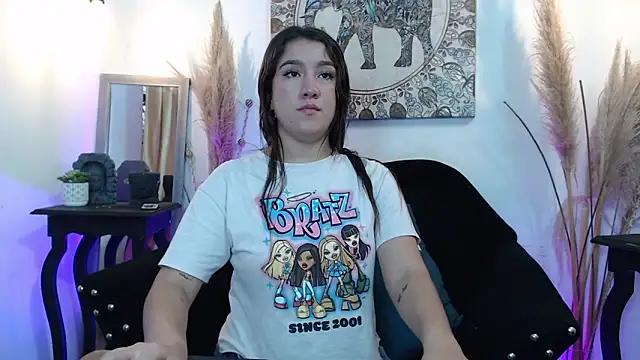 Snapshot of ZharaGag_on_u chatting on 11/06/25, 12:28 ZharaGag on u online show from 11/06/25, 12:28