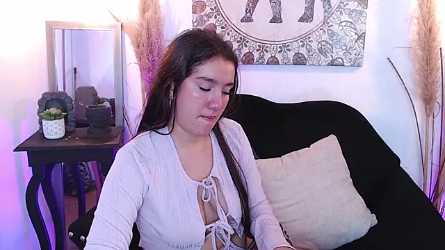 Snapshot of ZharaGag_on_u chatting on 11/28/25, 02:42 ZharaGag on u online show from 11/28/25, 02:42