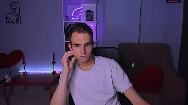 Snapshot of astren_villo chatting on 11/13/25, 01:21 astren villo online show from 11/13/25, 01:21