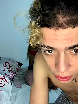 Snapshot of lily_and_wan chatting on 11/19/25, 05:07 lily and wan online show from 11/19/25, 05:07