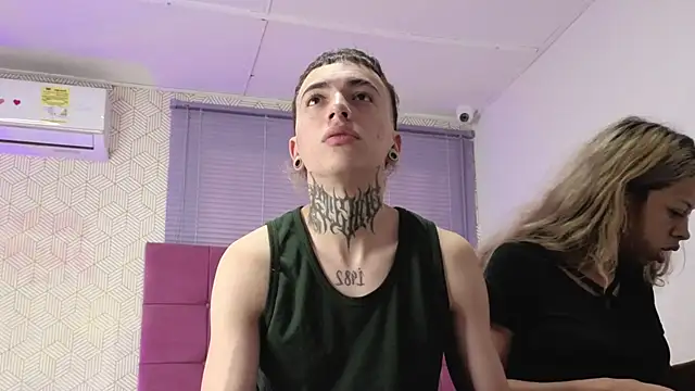 Snapshot of lily_and_wan chatting on 11/27/25, 11:45 lily and wan online show from 11/27/25, 11:45