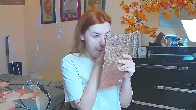 MeganNewCat online show from 12/21/25, 08:27