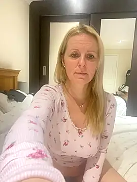 madamlillyrose online show from 11/12/25, 08:26