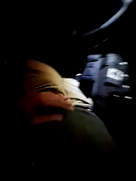 Snapshot of Raczos chatting on 10/22/25, 03:07 Raczos online show from 10/22/25, 03:07