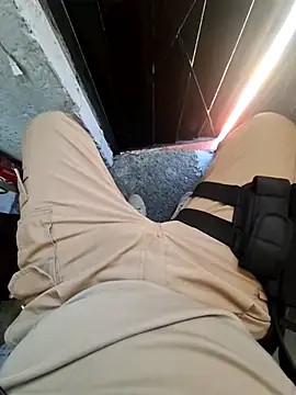 Snapshot of Raczos chatting on 10/26/25, 05:19 Raczos online show from 10/26/25, 05:19