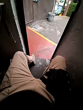 Snapshot of Raczos chatting on 12/14/25, 12:05 Raczos online show from 12/14/25, 12:05