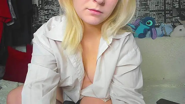 Snapshot of BonnyeBoom chatting on 11/15/25, 03:52 BonnyeBoom online show from 11/15/25, 03:52