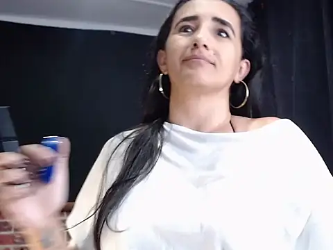 Snapshot of Lucyy_Naugthy chatting on 10/15/25, 12:05 Lucyy Naugthy online show from 10/15/25, 12:05