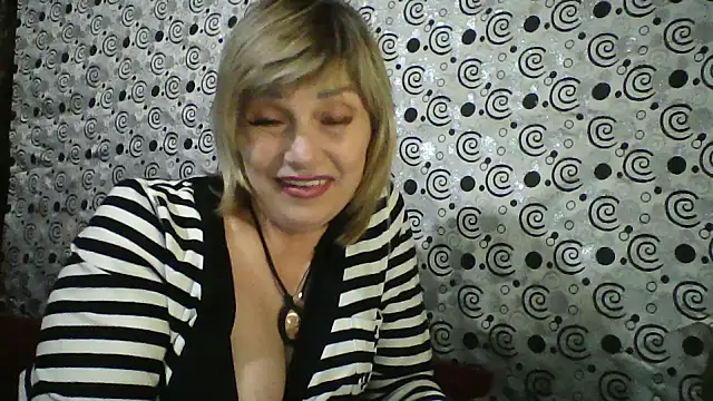 Snapshot of Lia_Ray chatting on 10/21/25, 07:58 Lia Ray online show from 10/21/25, 07:58