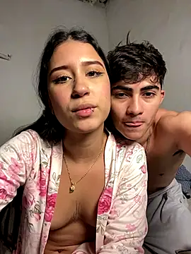 Snapshot of cristalxxx_hott chatting on 10/18/25, 03:20 cristalxxx hott online show from 10/18/25, 03:20