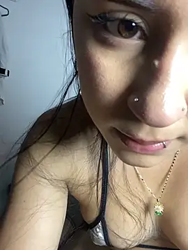 Snapshot of cristalxxx_hott chatting on 10/26/25, 05:52 cristalxxx hott online show from 10/26/25, 05:52