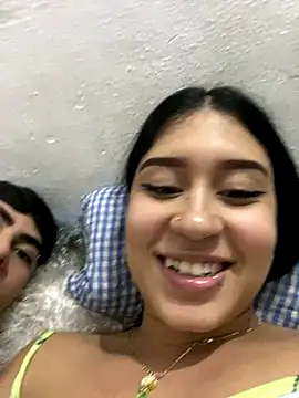 Snapshot of cristalxxx_hott chatting on 11/29/25, 04:15 cristalxxx hott online show from 11/29/25, 04:15