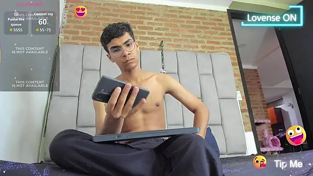 Desire4Duo online show from 12/20/25, 12:23