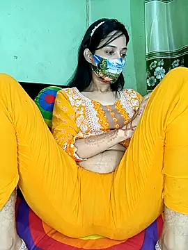 Snapshot of Night_Queen3 chatting on 11/18/25, 04:11 Night Queen3 online show from 11/18/25, 04:11